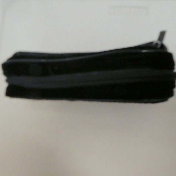 NEW CHANEL BLACK VELVET ZIP MAKEUP BAG LOGO LINED pouch - Picture 5 of 5